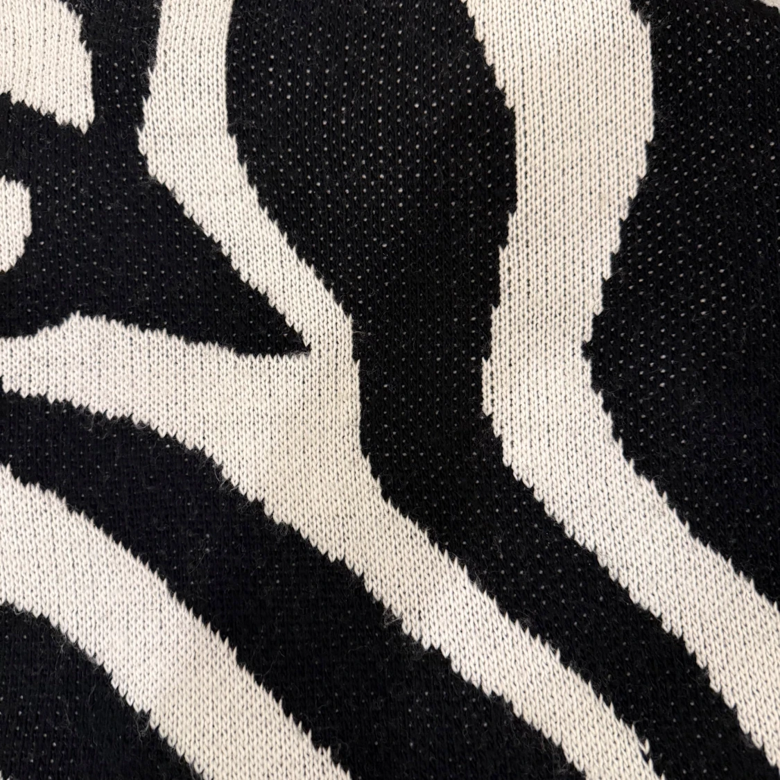 Zebramönstrad stickad tröja från Estee Brown - 91