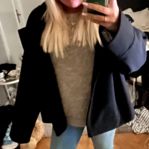 Blå oversized jacka - Blå kappa i ull ifrån zara