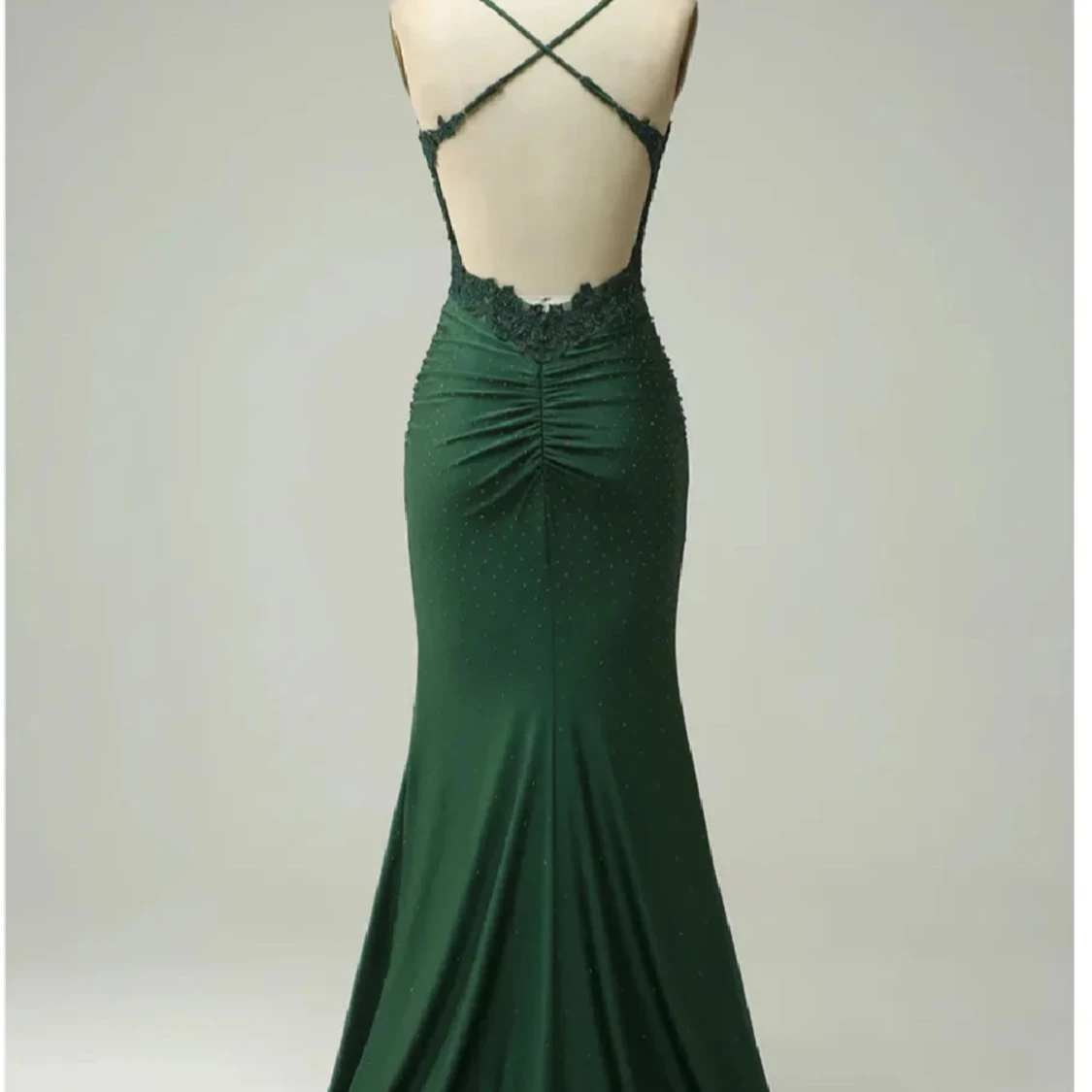 Grön långklänning med spetsdetaljer - 90