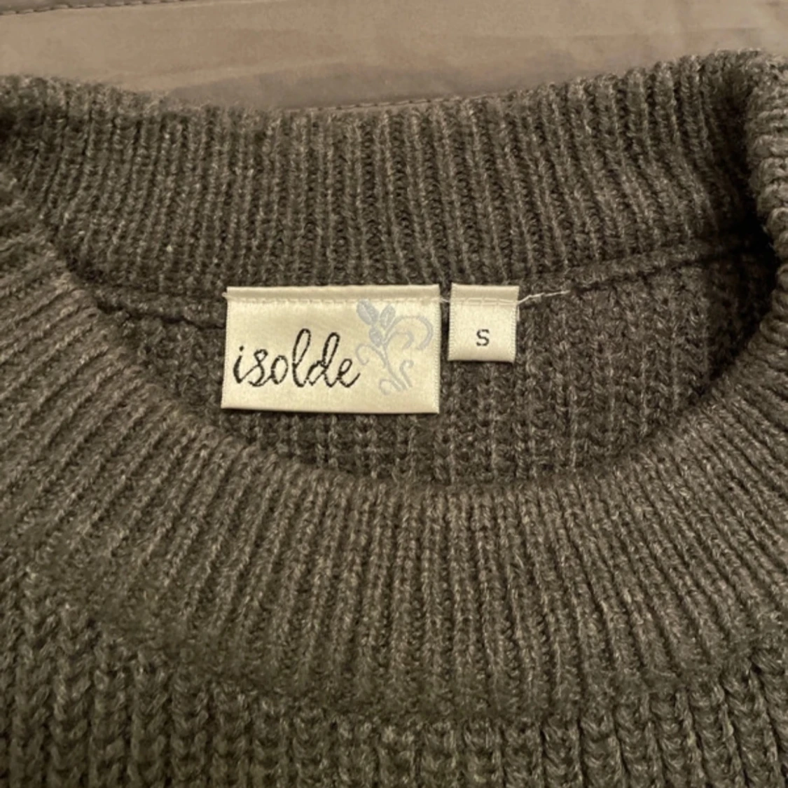 Grå stickad väst från Isolde - 90