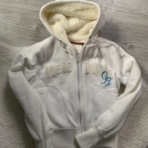 abercrombie & fitch pälsjacka  - så söt men den är tyvärr för liten :( det står strlk s på lappen men skulle säga att den sitter som xs 😊💞 använd gärna köp nu 