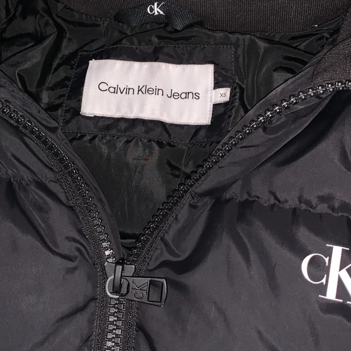Svart dunjacka från Calvin Klein - 90