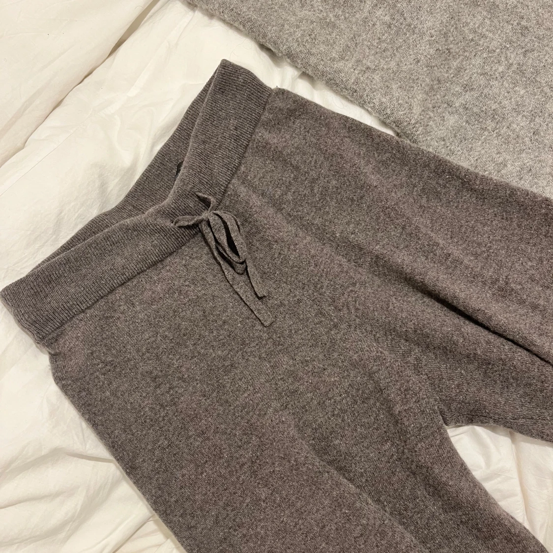 BRUNA/GRÅA KASHMIR MJUKIS  - 90