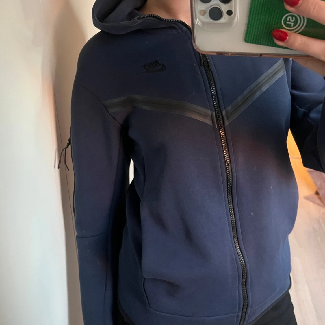 Mörkblå hoodie från Nike