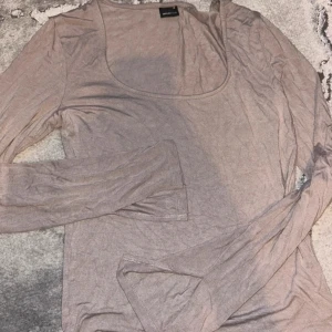 Beige långärmad topp - Använt några gånger. 