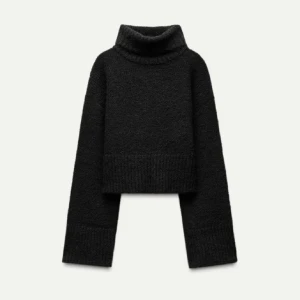 Svart stickad polotröja - Snygg och mysig svart stickad polotröja från zara. Super varm och perfekt nu till vintern❤️