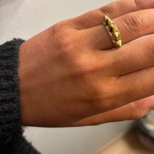 Edblad ring  - Snygg guldfärgad Edblad ring. Använd fåtal gånger och i stl 16.08💝