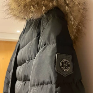 Hollies jacka  - Fint skick, knappt använd! Storlek 38