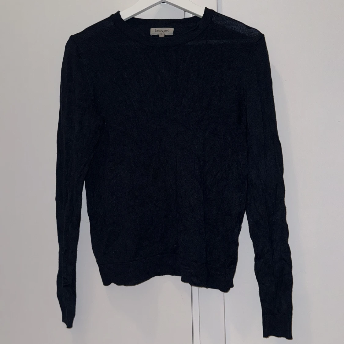 Marinblå tröja från Basic