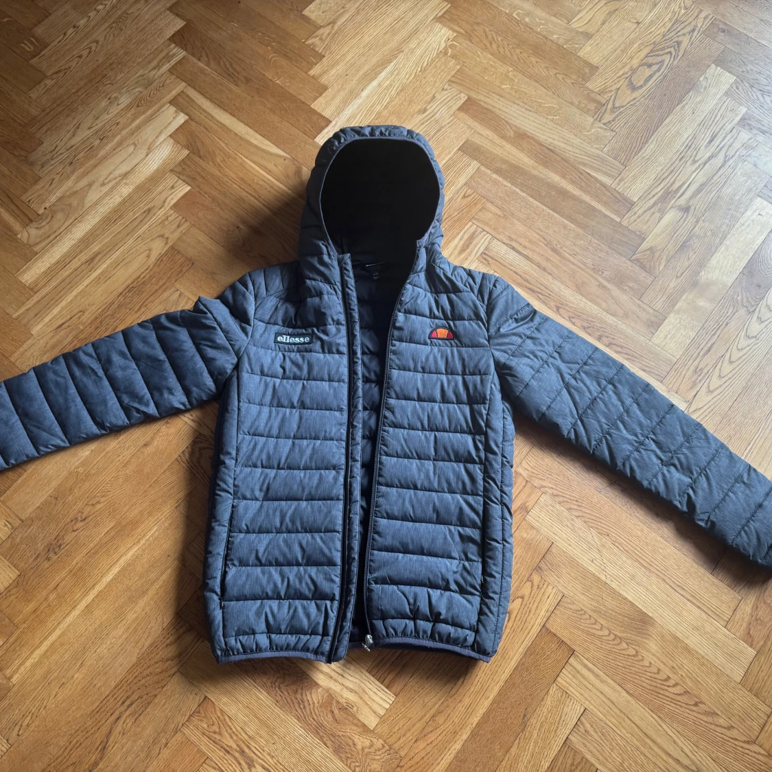 Grå dunjacka från Ellesse