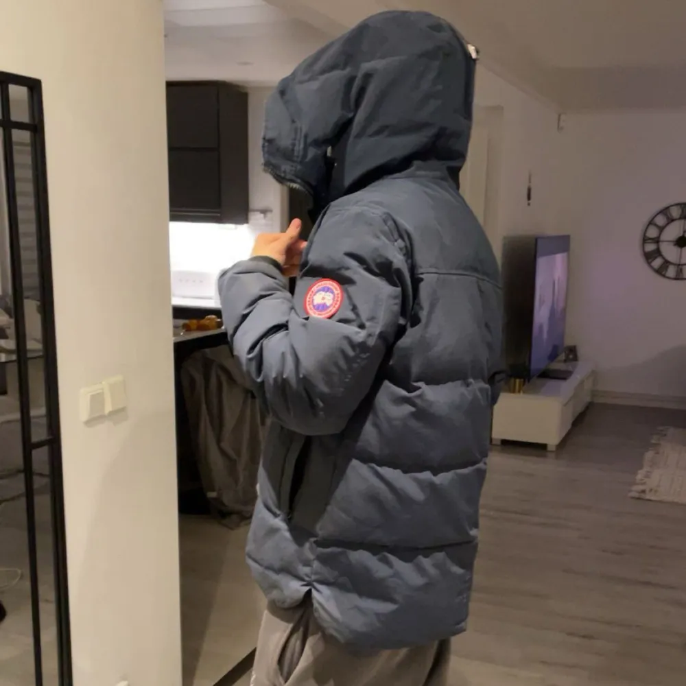 Använder ej. Storlek XL passar bra för L mycket bra skick.. Takit.
