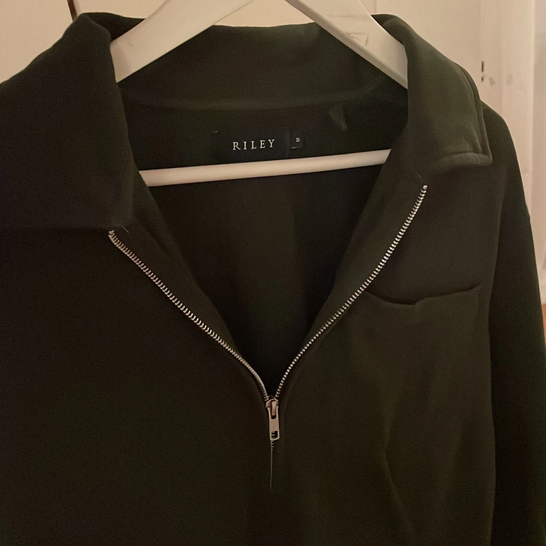 Olivgrön jacka från Riley - 91