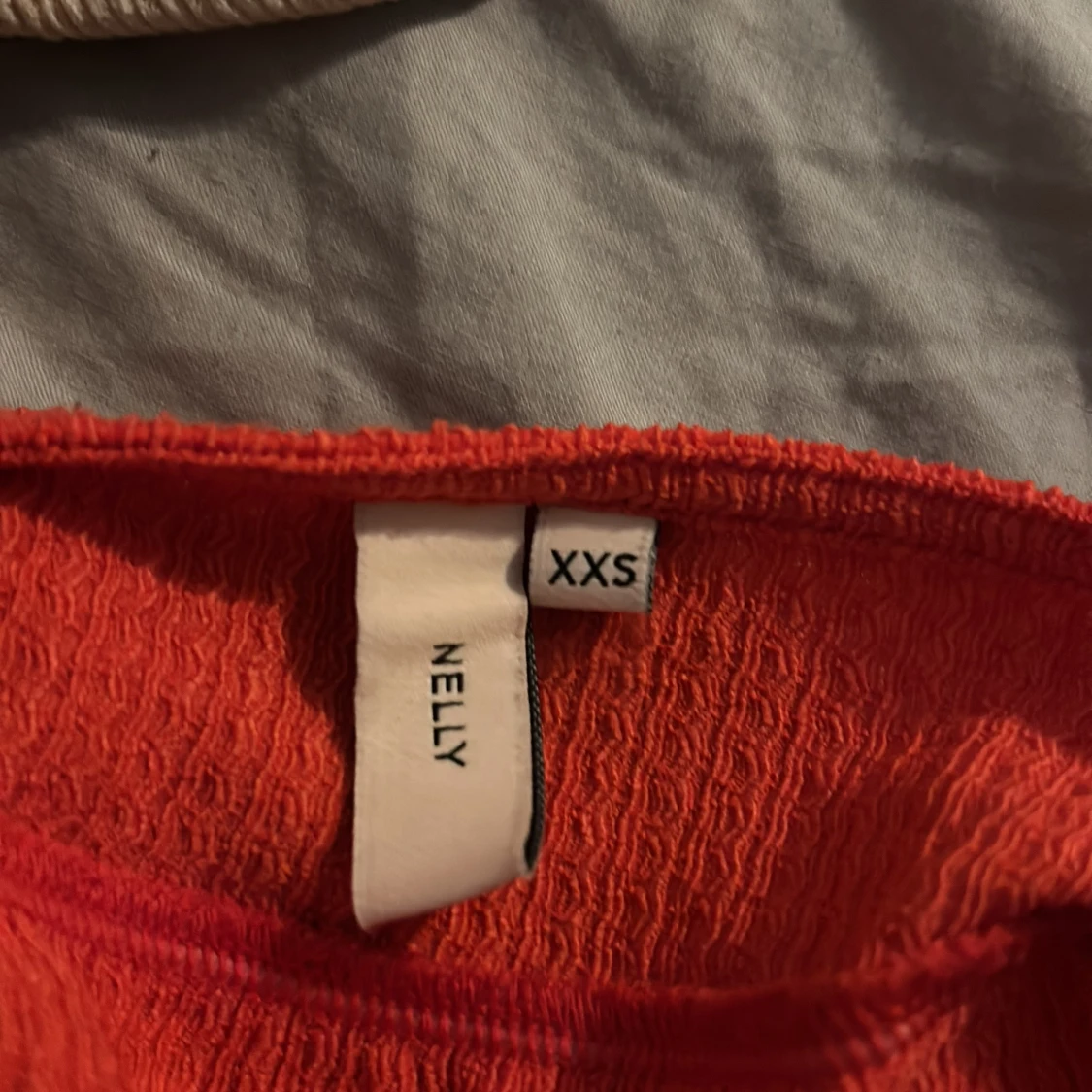 Röd ribbad topp från Nelly - 90