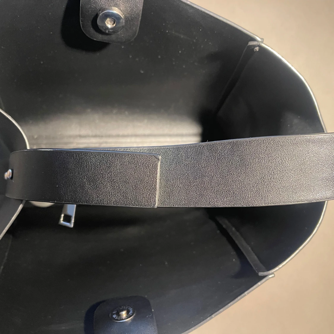 Svart axelväska i skinn - 90