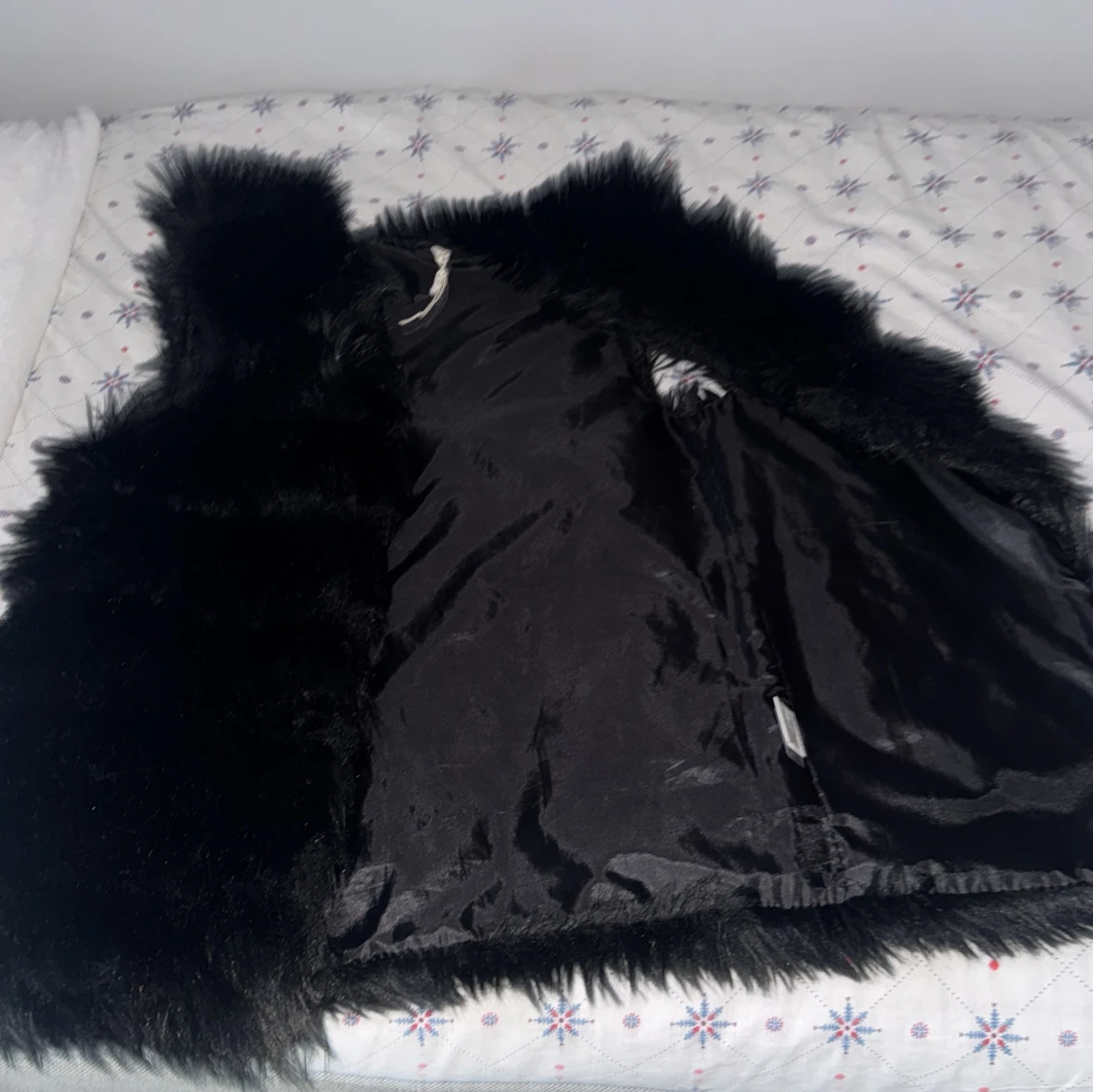 Svart pälsväst - 90