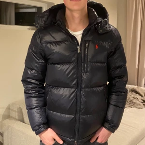 Ralph Lauren Jack  - Tja säljer nu min riktigt feta Ralph lauren jack! Skicket är 10/10, den är storlek M. Det är bara och höra av dig vid minsta fundering eller fler bilder! 