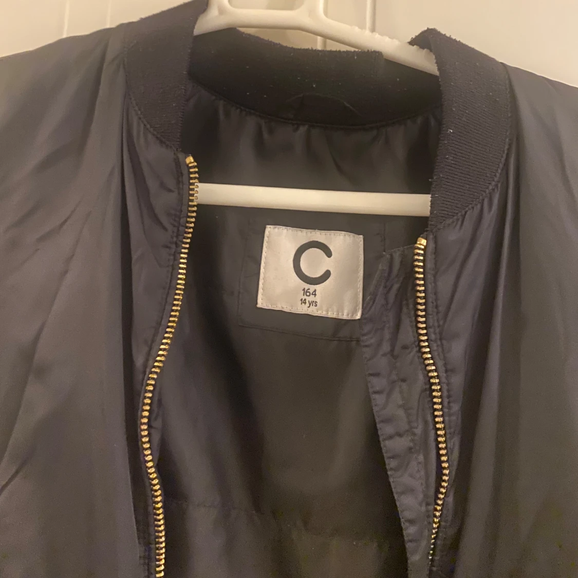 Svart bomberjacka från Cubus - 90