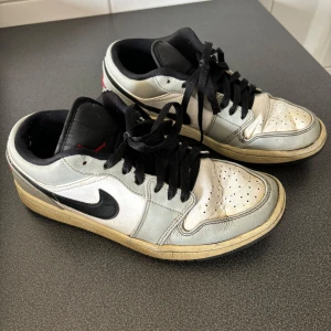 Jordan 1  - Storlek 40,5  Lite slitna 
