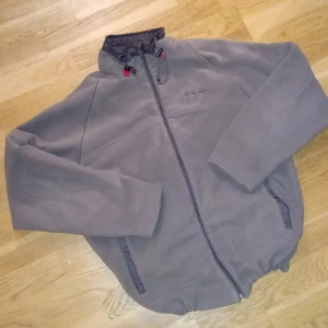 Y2k Champion fleece - De är lite för stora för mig. Har knappt använt den, bra skick