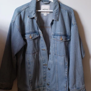 oversized jeans jacka  - bra skick, använd men inga defekter:) 