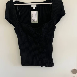 Topp - Jätte fin topp från hm som aldrig kommit till användning 