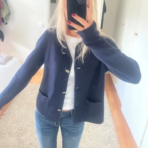 Kofta  - Marinblå kofta från kappahl 