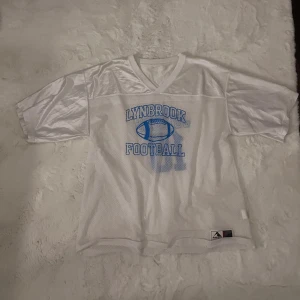Jersey tee - Jersey tee, bra skick knappt använd, skönt material, dm för mer pris kan diskuteras 💕
