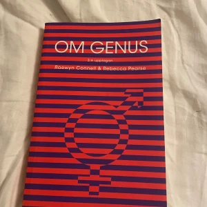 Om genus kurslitteratur för genusvetenskap  - Bok om genus. Finns markeringar med överstrykningspenna men annars inga defekter 