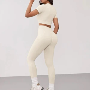 Träningsset - Beige Träningsset från shein. Passar även s 