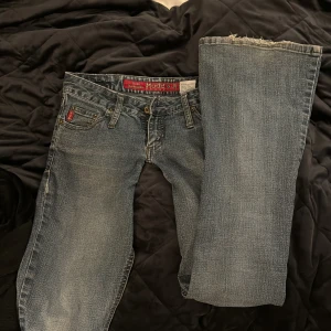 Lågmidade jeans - Styt om så att dem är lågmidjade !!❣️