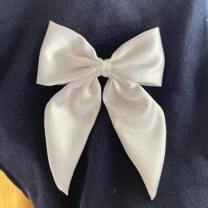 Hårspänne - Jättefint rosett-hårspänne som inte kommer till användning. Skriv för mått❣️