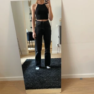 Linne NA-KD  - Linne med öppen rygg från NA-KD.  Storlek Xs, passar även S 