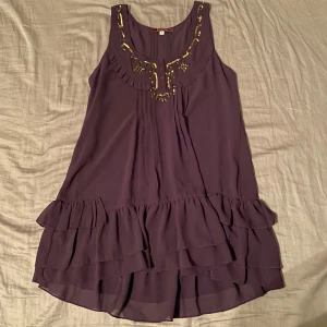 Lila linne/klänning - Säljer denna skit coola klänning/linne då den inte kommer till användning. Köpt secondhand men som nyskick!