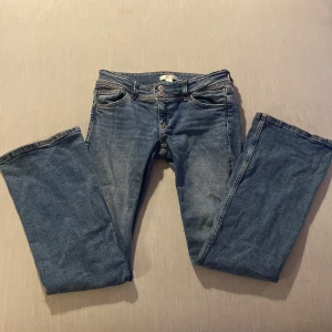 Low waist Gina jeans - Knappt använda, fint skick