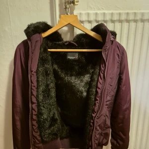 Jacka - Mörk lila jacka