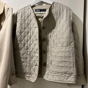 Jacka från zara  - Jätte fin jacka från zara aldrig använd ❤️ storlek xs ❤️