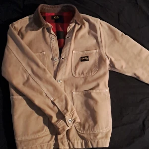 Denim jacka från Stan Ray - Storlek S men passar även M. Jackan är sparsamt använd, skick 8,5/10. Perfekt nu till våren/vintern, dm för fler frågor.