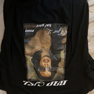 owersized tröja  - ( bilden är upp o ner) används inte 