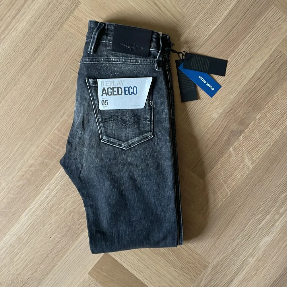 Helt nya replay anbass med tags kvar.  Kan gå ner i pris vid snabb affär Skicka dm för fler bilder eller frågor. Jeans & Byxor.