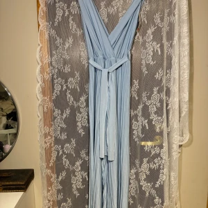 Blå byxdress - Blå byxdress köpt utomlands, aldrig använd🩵 väldigt stretchig o luftig! 