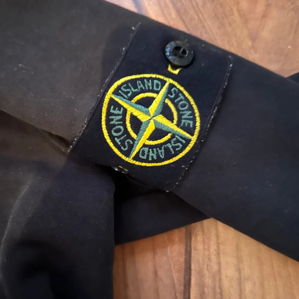 Tja! Säljer min Stone island Hoodie som inte kommer till användning längre.. Hoodies.