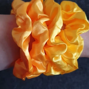 4st scrunchie, Ny Oanvända  - 4st scrunchie, Ny Oanvända 