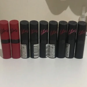 Kate Moss läppstift  - Kate Moss berömda läppstift. 9 för 250, skynda med ditt köp!