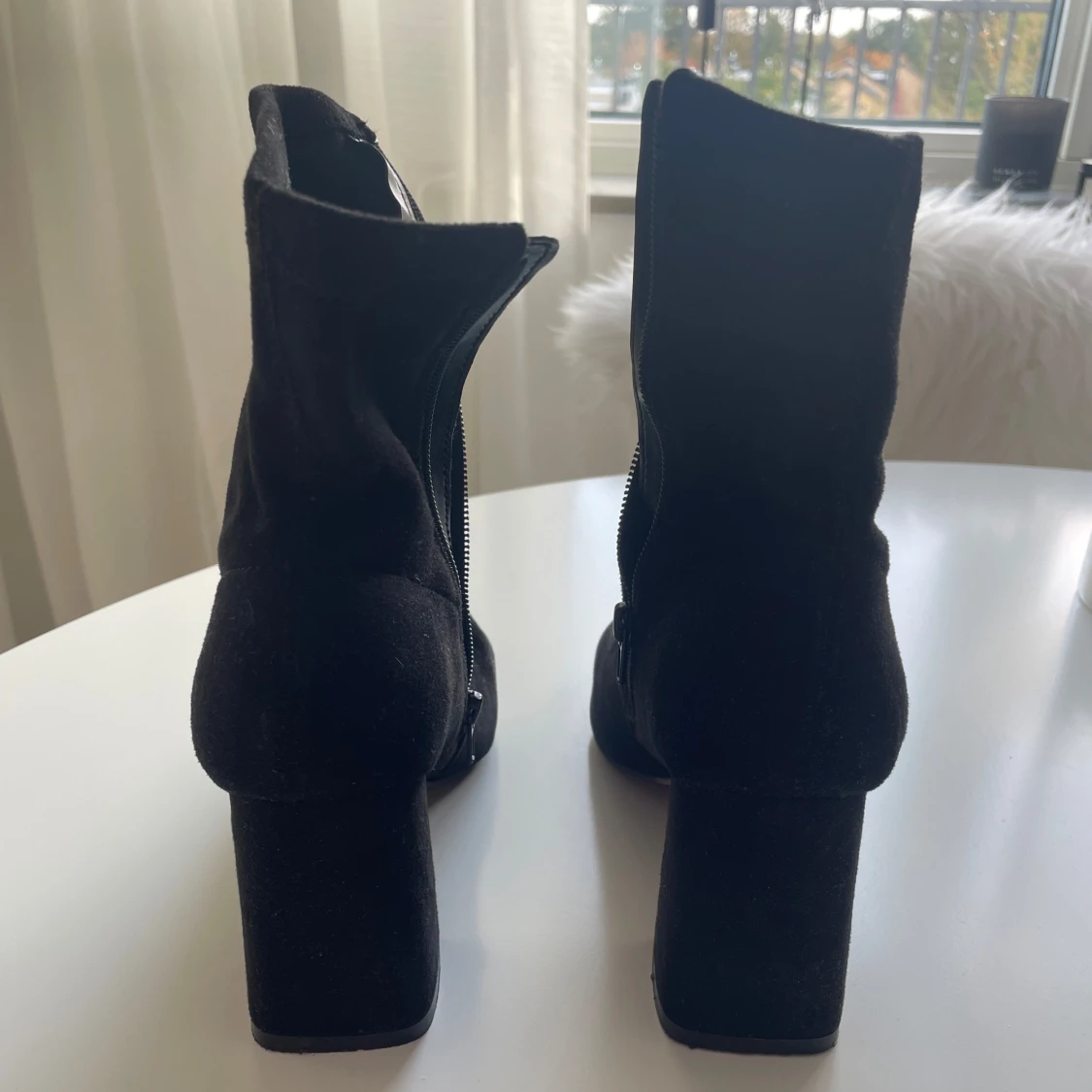 Spetsiga klackskor i sametsliknande material - 90