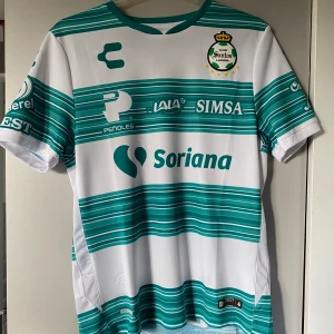 Club Santos Laguna hemma tröja 20/21 - Storlek M lite liten, aldrig använd bra skick 