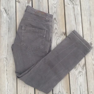 Dondup jeans  - Feta dondup jeans i modellen Lucky | Nypris :3600, mitt pris :499 | Riktigt unik och snygg färg, en grå/brun nyans | modell: Lucky (väldigt lik george) | skick 8/10 | Skriv vid fler funderingar!🙌