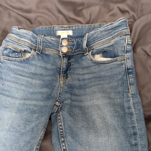 Ginatricot jeans - Dom är i storlek 158