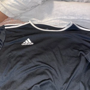 Adidas t shirt - Mycket bra skick