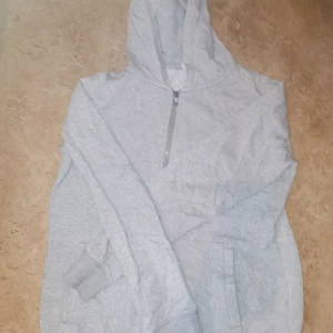 Hoodie  - Ganska bra skick andvänder inte längre 