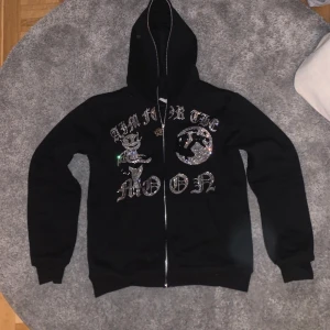 Aim for the moon zip up - Väldigt fint skick, inte många gånger använd, 100% franskt bomull 